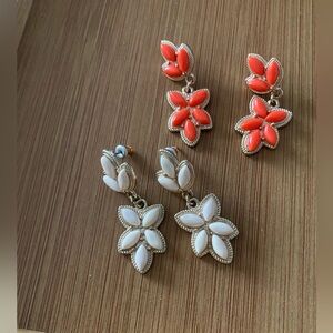 Vintage Mid-Cen. Thermoset Plastic Floral Drop Earrings Opaque White Coral SET